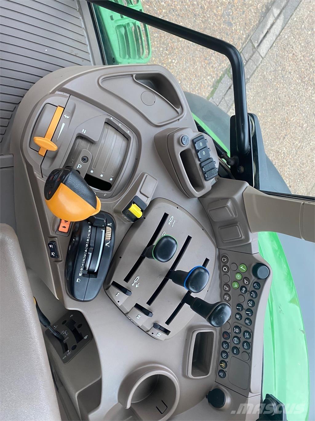 John Deere 6130M Tracteur