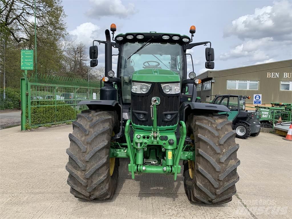 John Deere 6215R Tracteur