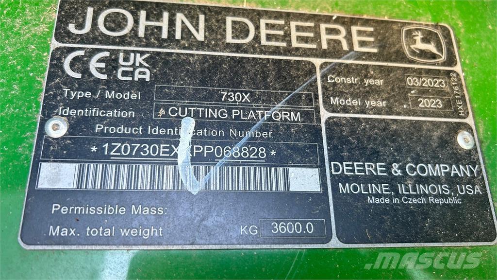 John Deere 730X Moissonneuse batteuse
