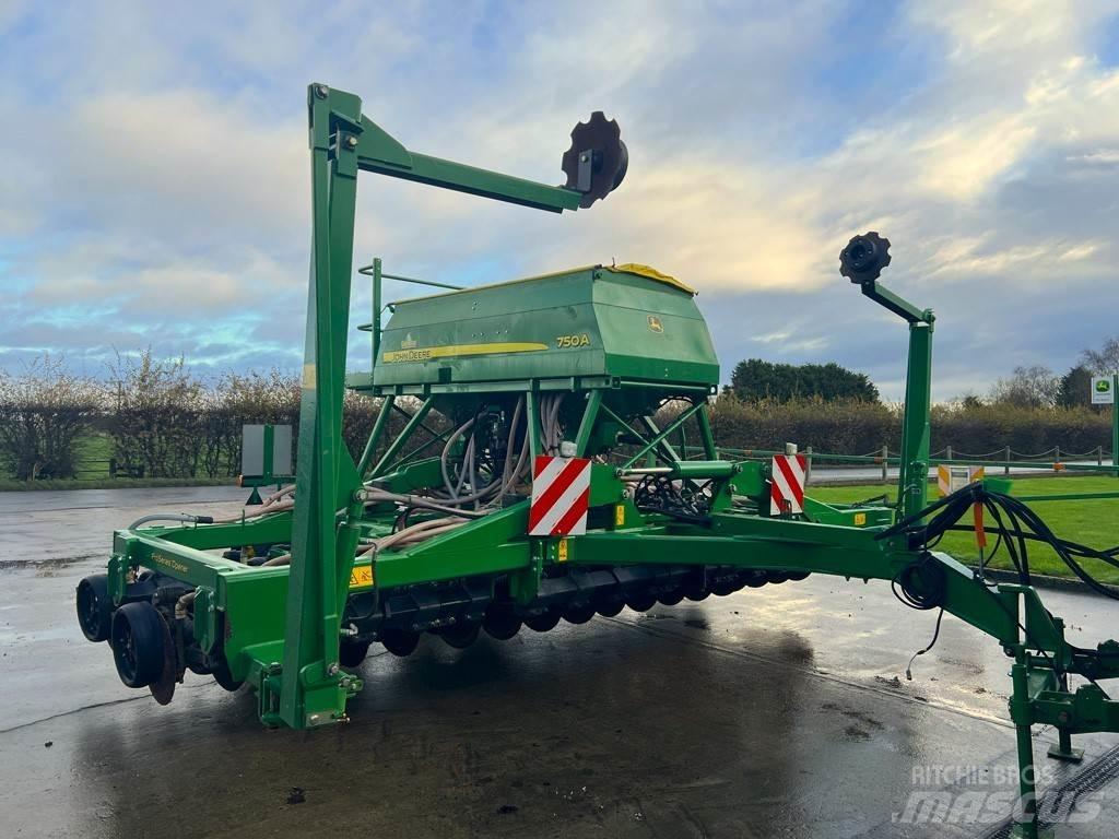 John Deere 750A Semoir