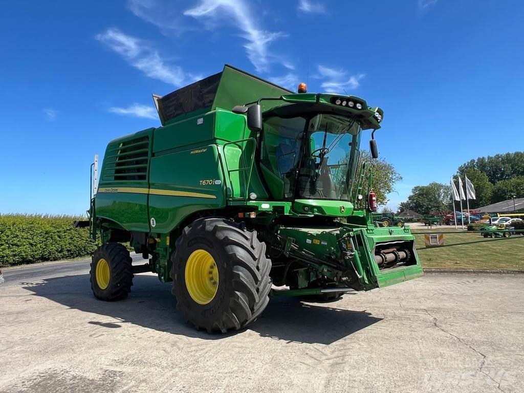 John Deere T670HM Moissonneuse batteuse