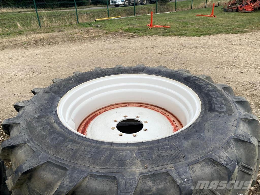 Kuhn 600/65R38 Pneus, roues et jantes