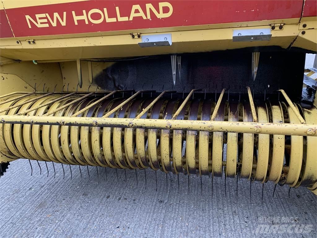 New Holland 945 Presse à balle ronde