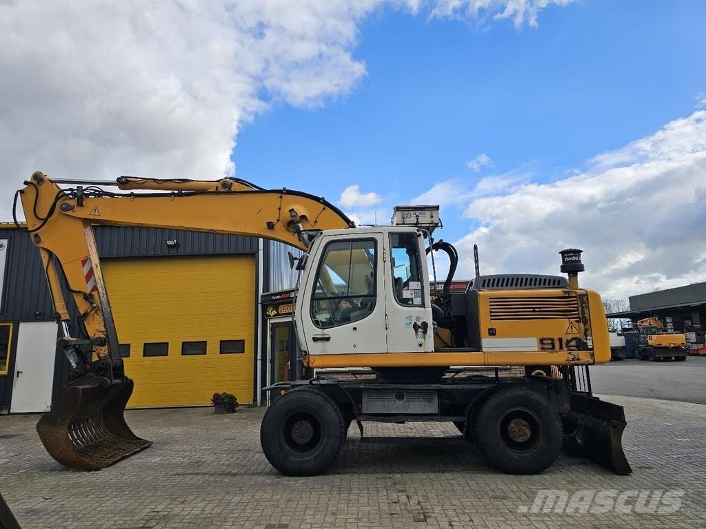 Liebherr A914 Pelle sur pneus