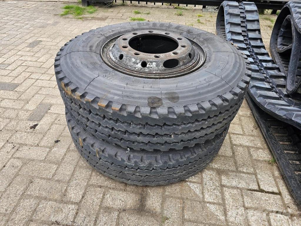 Liebherr A914 Pelle sur pneus