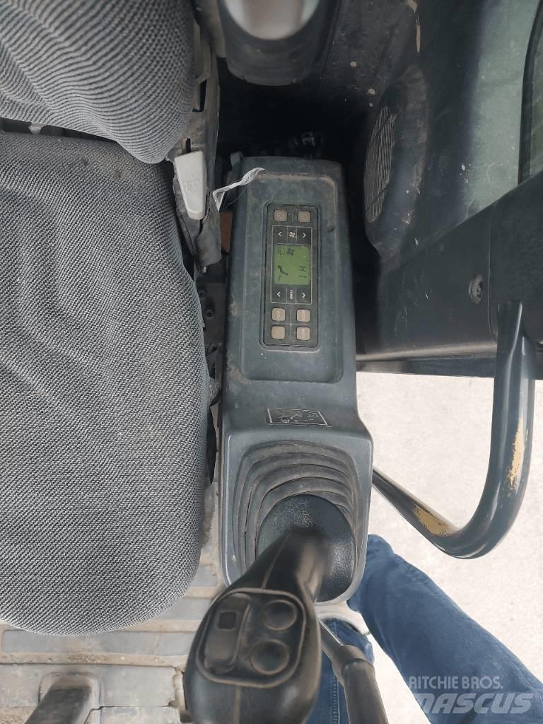 Hyundai R55W-9A Pelle sur pneus