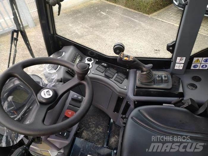 GiANT G3500 Tele Chargeuse sur pneus