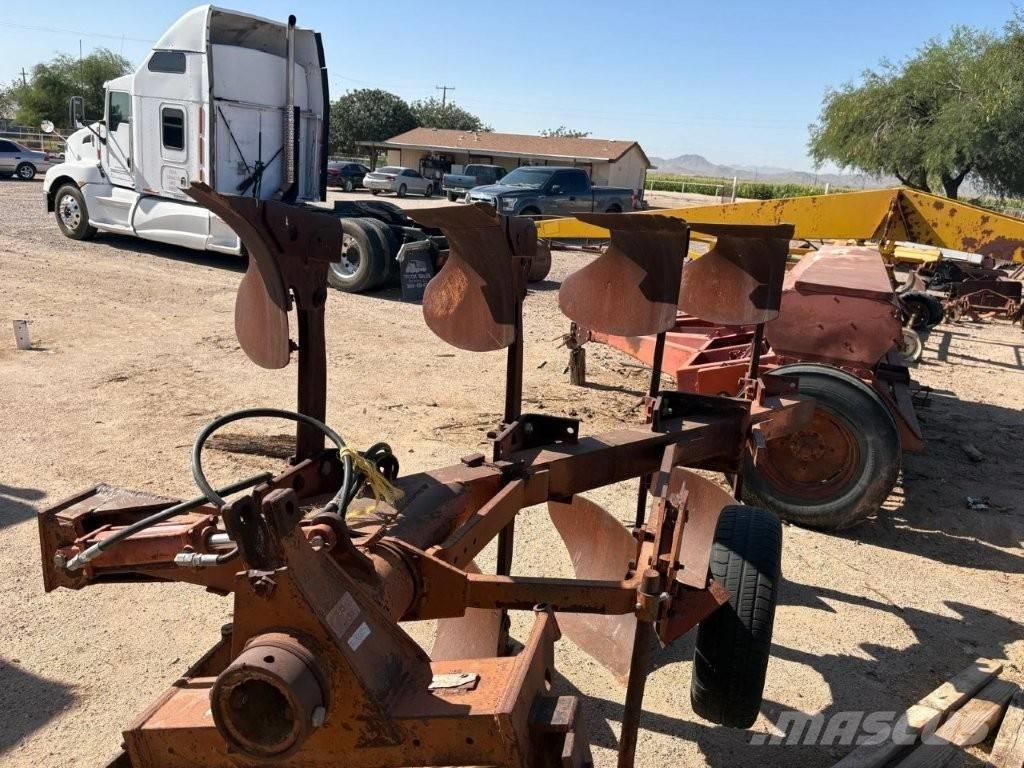 Case IH 140 plow Autres équipements pour tracteur
