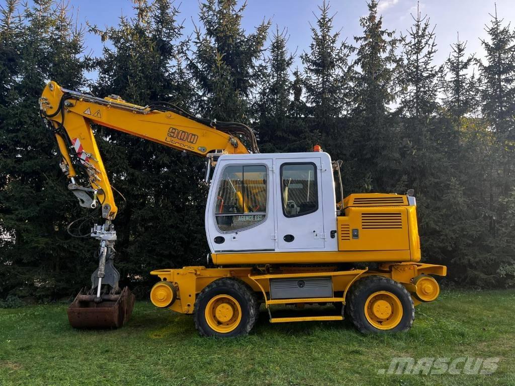 Liebherr A 900 C ZW Pelle sur pneus