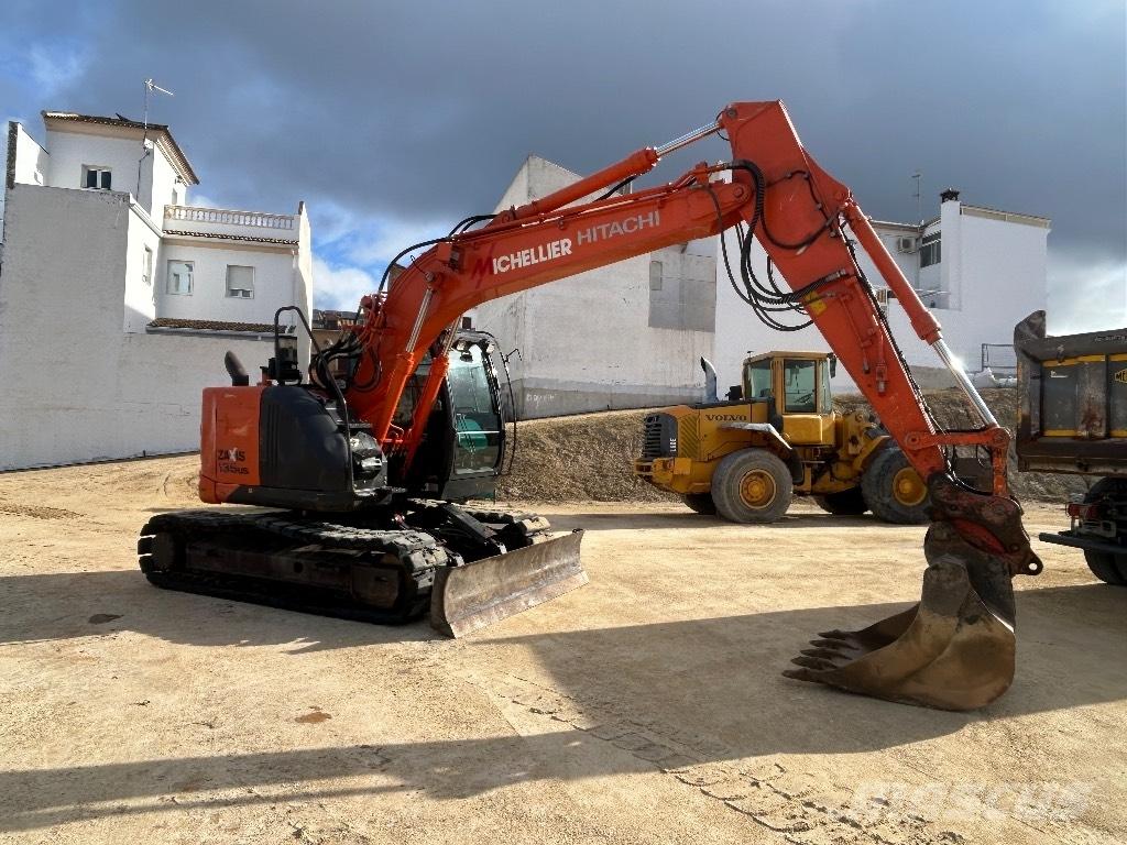 Hitachi ZX 135 Pelle sur chenilles