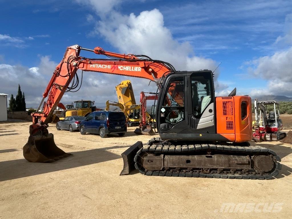Hitachi ZX 135 Pelle sur chenilles