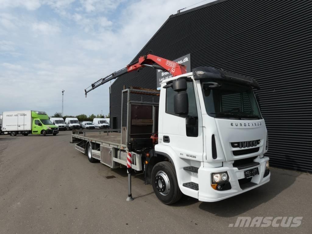 Iveco 150E 25 Camion plateau ridelle avec grue
