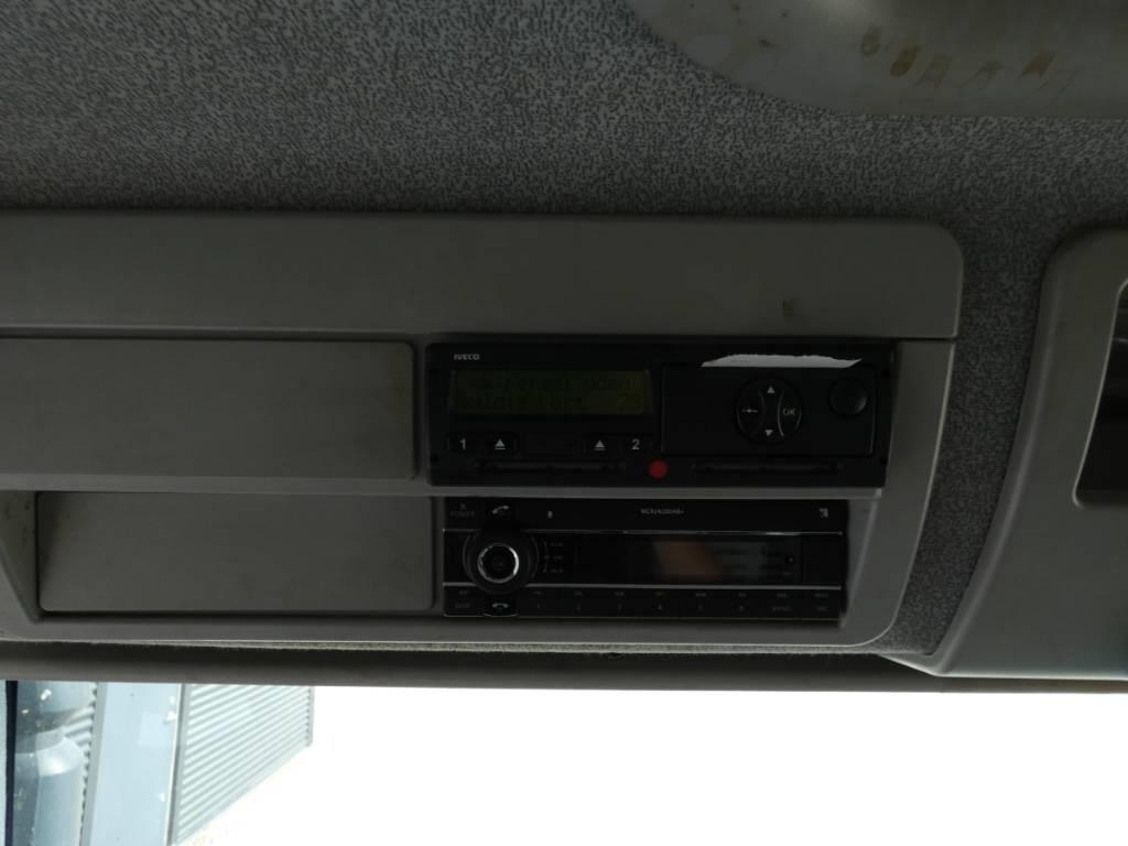 Iveco 150E 25 Camion plateau ridelle avec grue