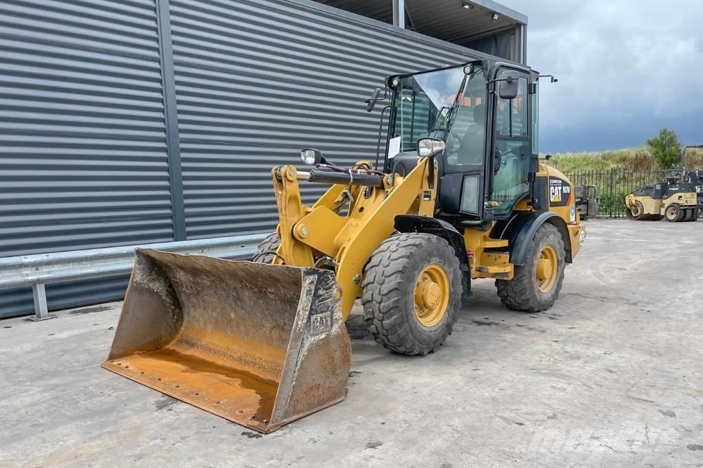 CAT 907M Chargeuse sur pneus