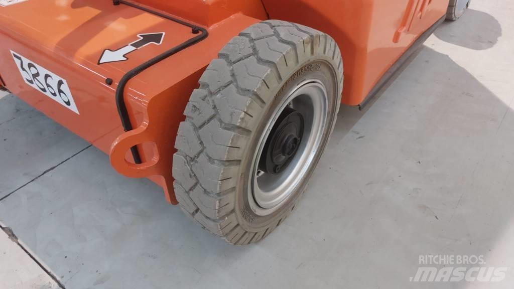 JLG E 400 AJPN Nacelles articulées
