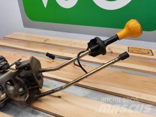 JCB 537-125 joystick Cabines et Intérieur