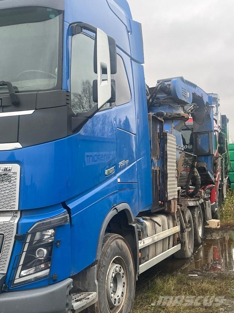 Volvo FH 750 Fendeuse, Scie