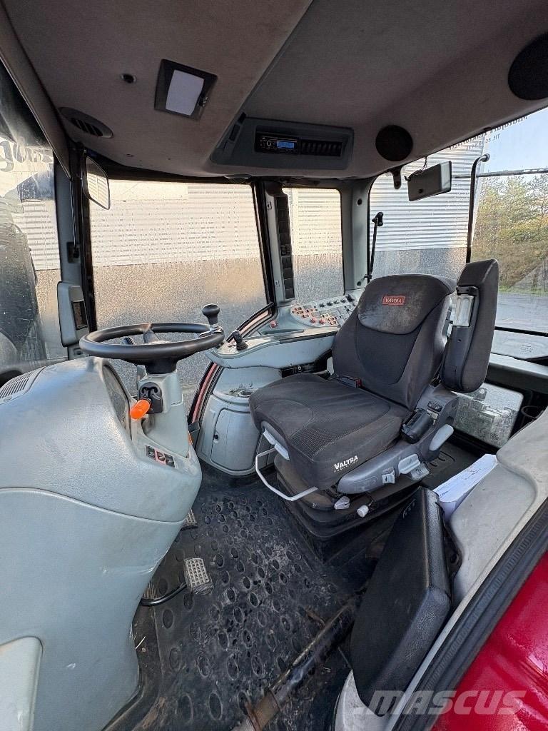 Valtra N 143 Tracteur