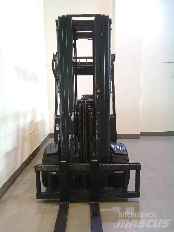 OM XE 50 Chariots élévateurs électriques