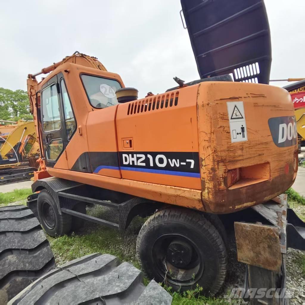 Doosan DH 210 W-7 Pelle sur pneus
