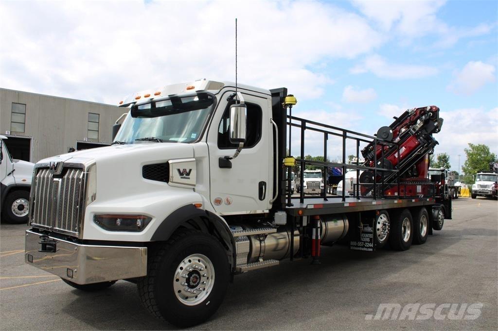 BIK FC-76 Camion plateau ridelle avec grue