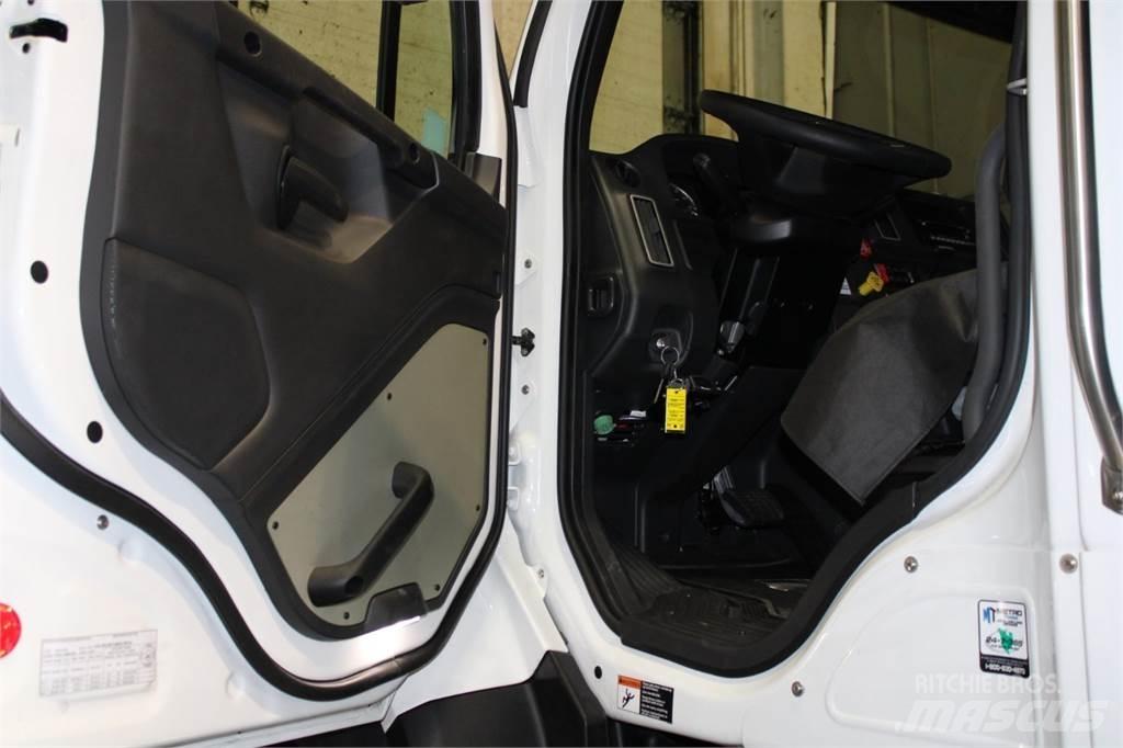 BIK HL 58T Camion plateau ridelle avec grue