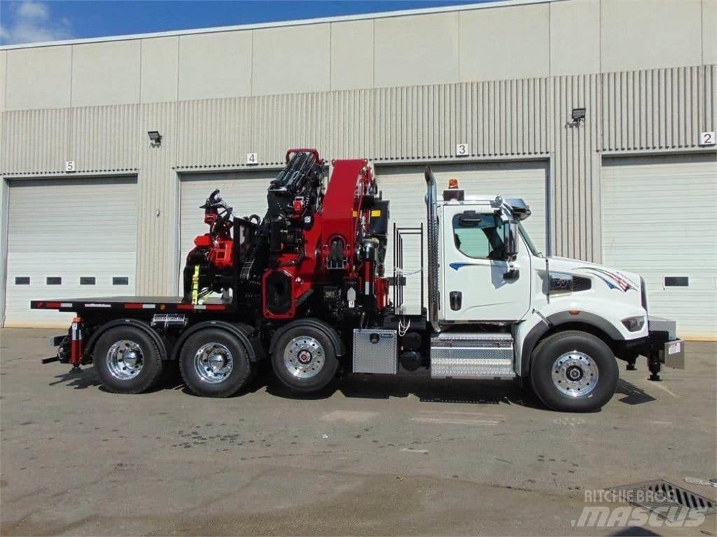 BIK TC-126 Camion plateau ridelle avec grue