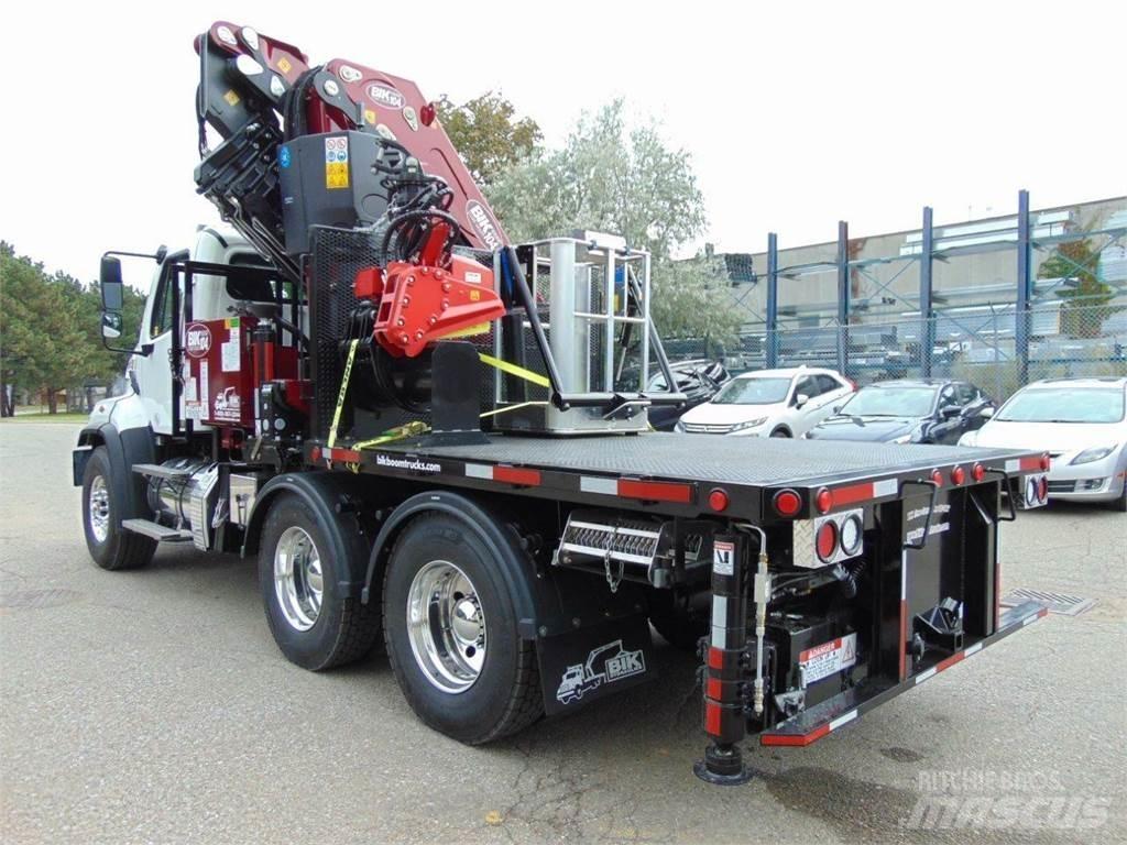 BIK TC-98 Camion plateau ridelle avec grue
