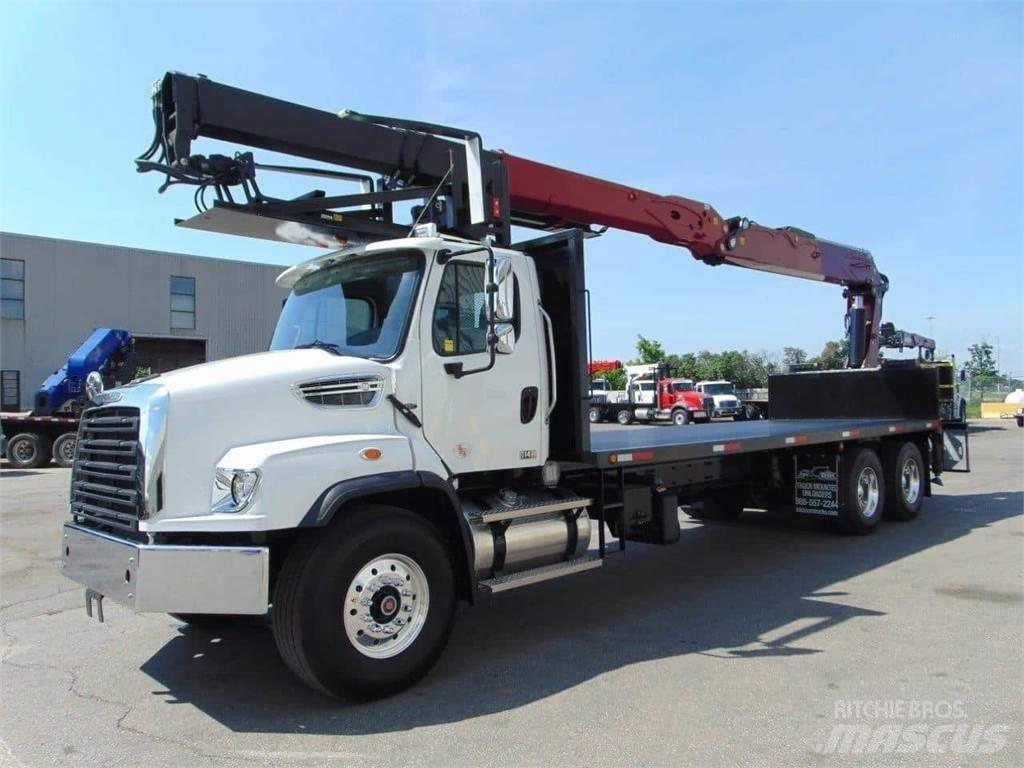 PM PL 74 Camion plateau ridelle avec grue