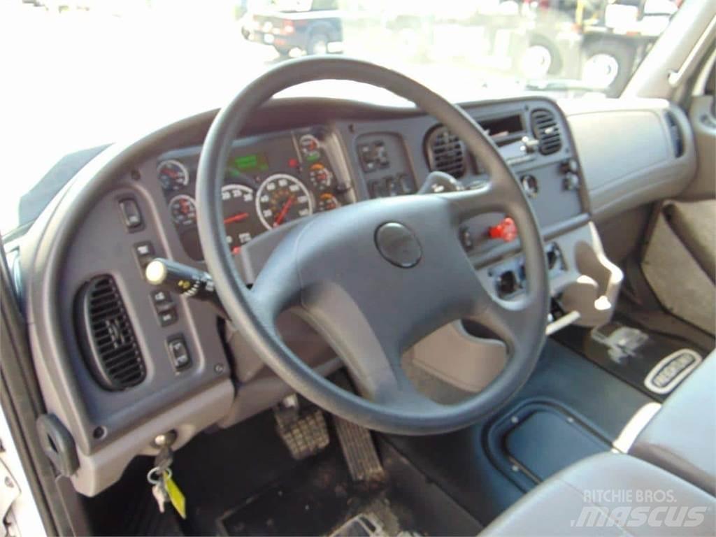 PM PL 74 Camion plateau ridelle avec grue
