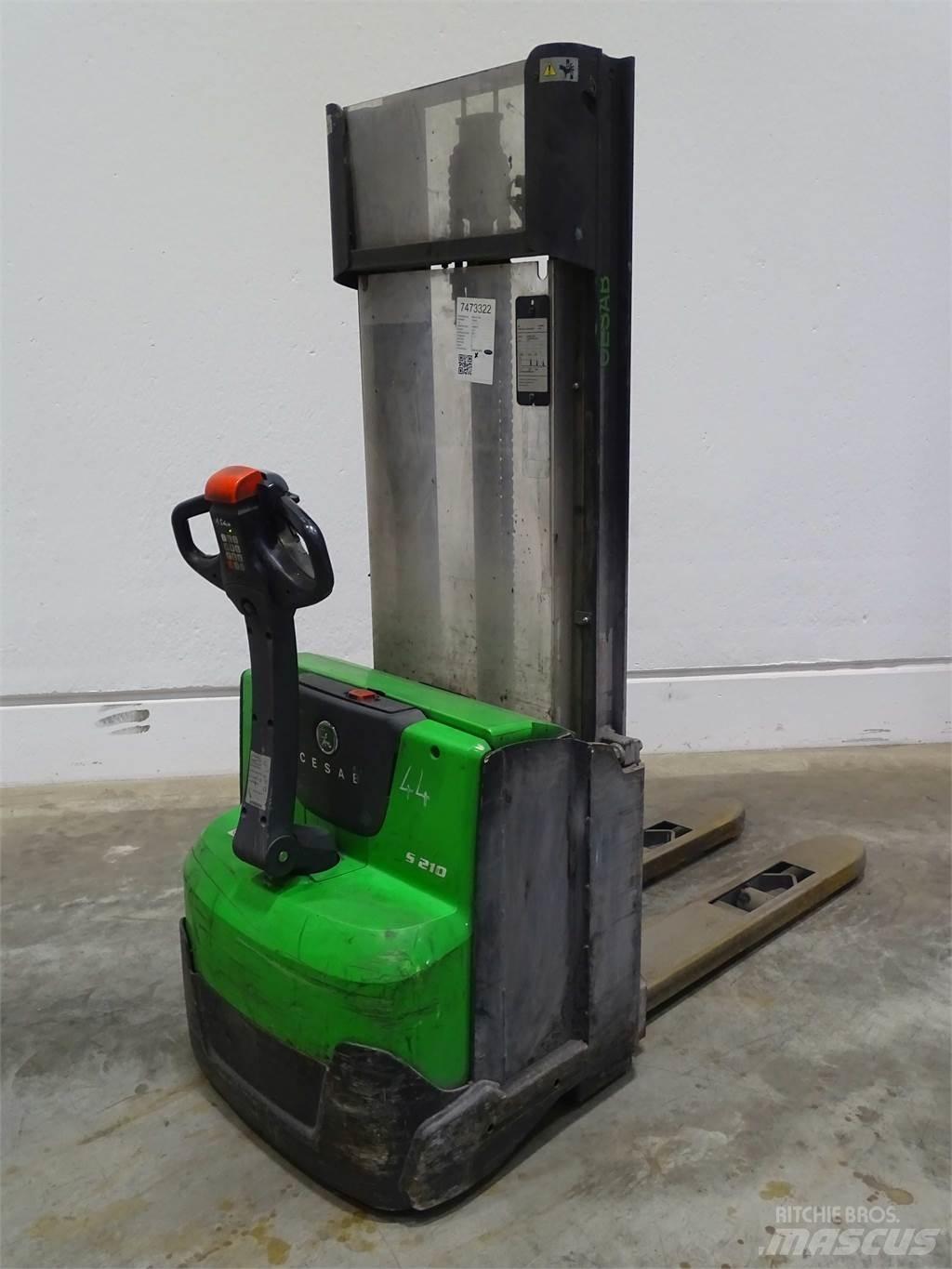 Cesab S210 Gerbeur accompagnant