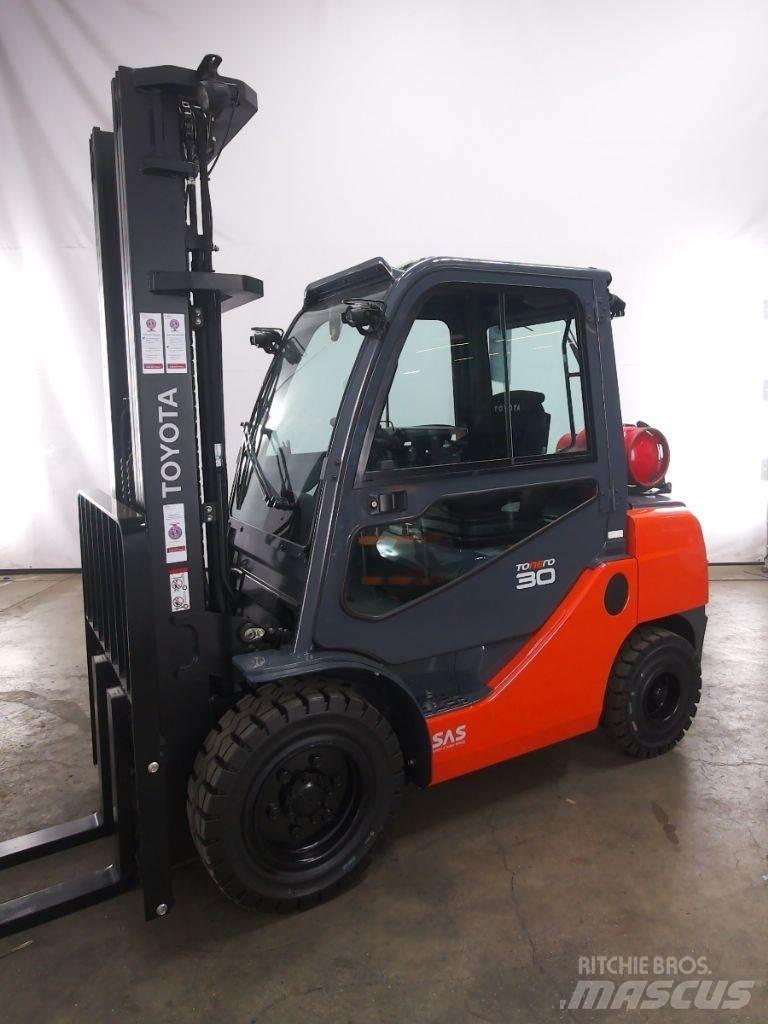 Toyota 02-8FGF30 Chariots GPL
