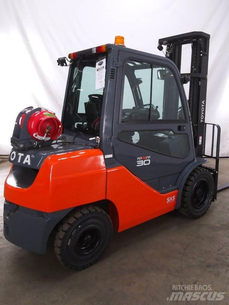 Toyota 02-8FGF30 Chariots GPL