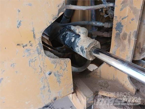 CAT 982M Chargeuse sur pneus