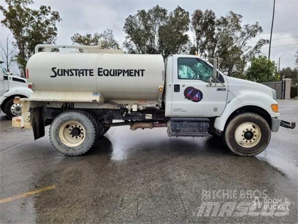 Ford F750 Camion citerne à eau