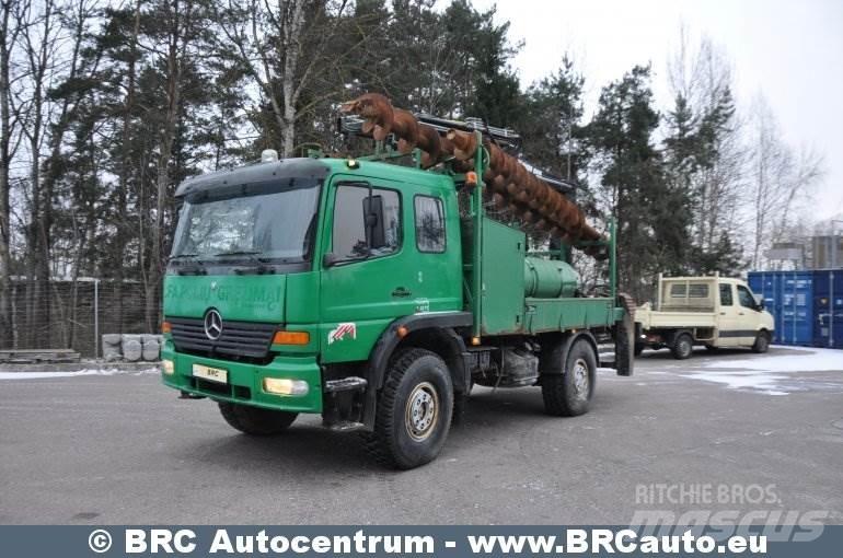 Mercedes-Benz Atego Camion plateau ridelle avec grue