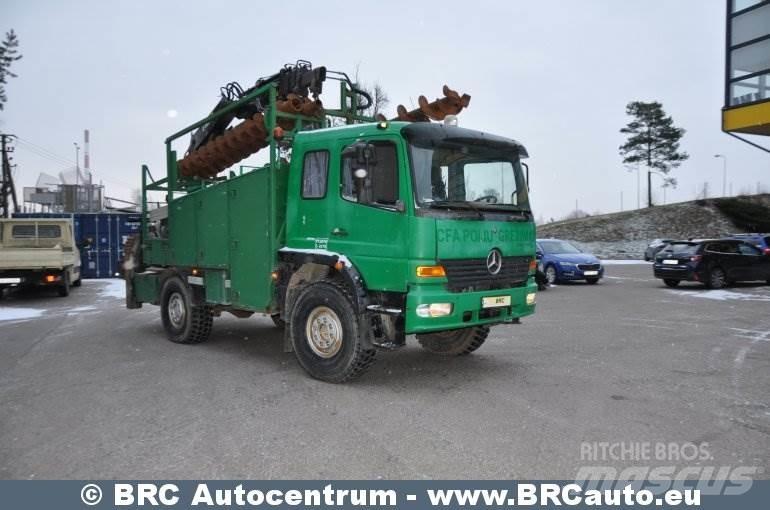 Mercedes-Benz Atego Camion plateau ridelle avec grue