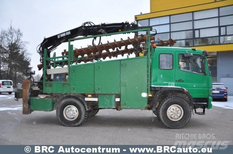 Mercedes-Benz Atego Camion plateau ridelle avec grue