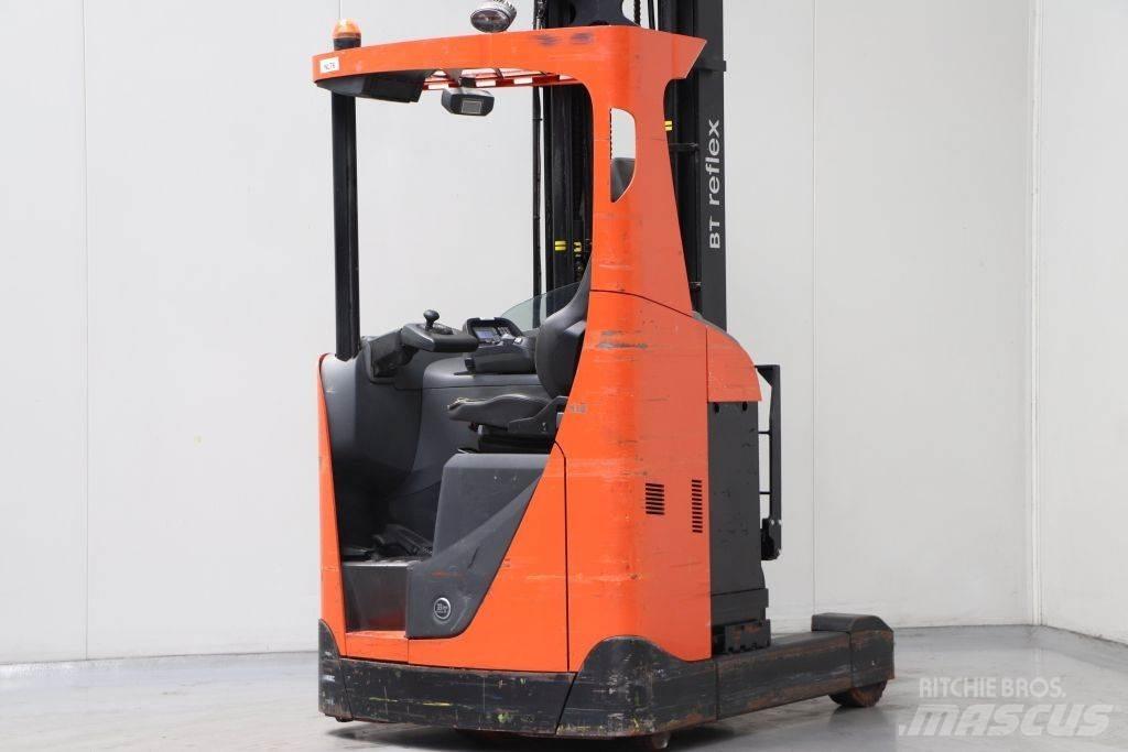 BT RRE160 Chariot à mât rétractable
