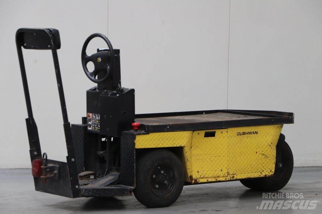 Cushman  Chariot remorqueur