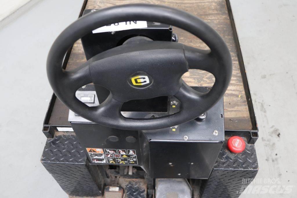 Cushman  Chariot remorqueur
