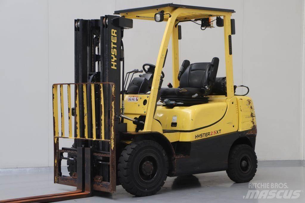 Hyster H2.5XT Chariots GPL