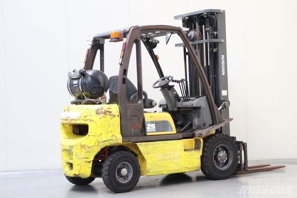 Nissan UD02A25PQ Chariots GPL
