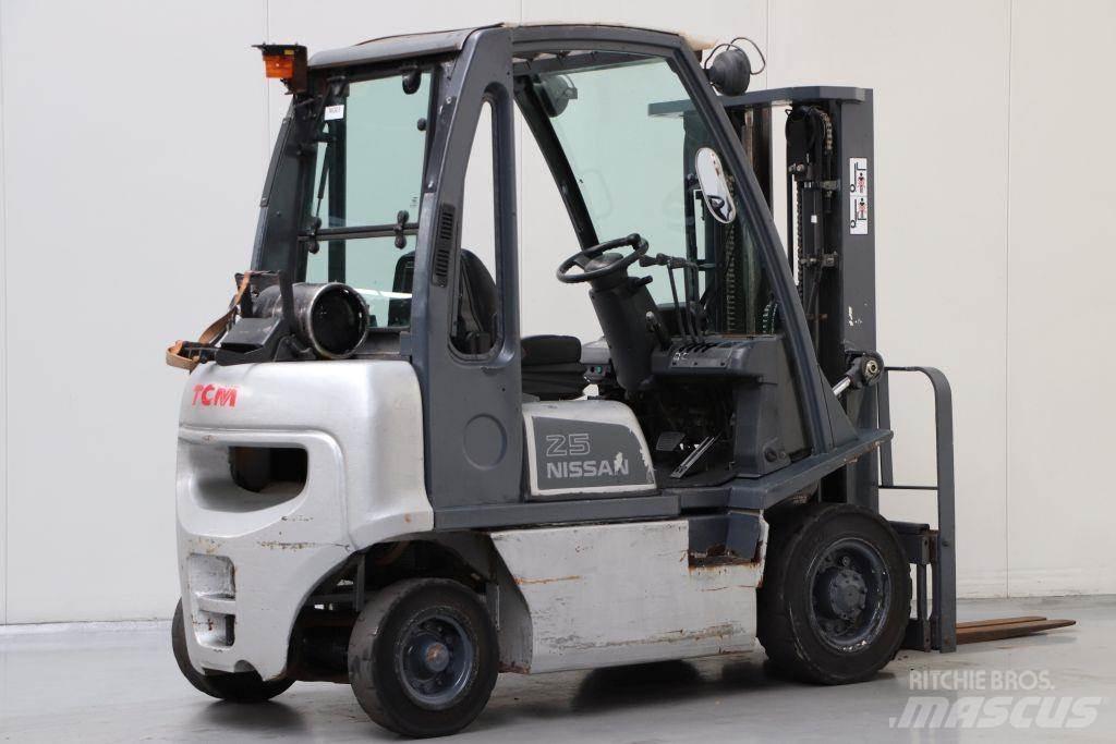 Nissan UD02A25PQ Chariots GPL