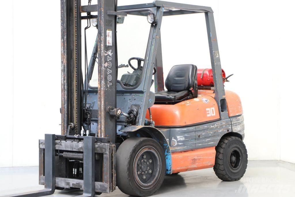 Toyota 02-6FGF30 Chariots GPL