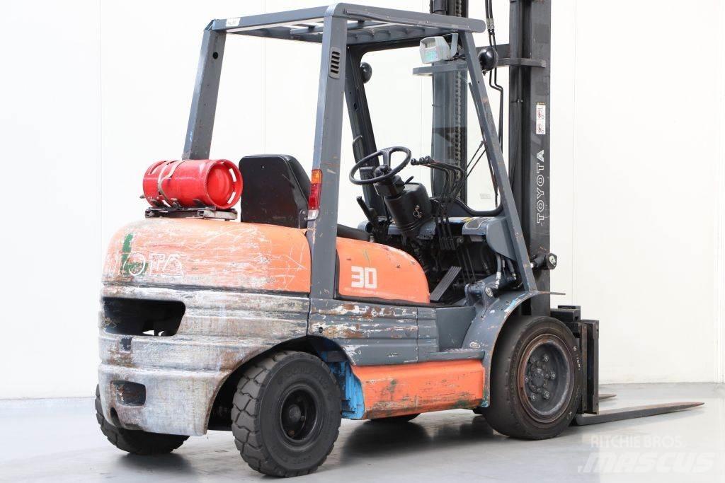 Toyota 02-6FGF30 Chariots GPL