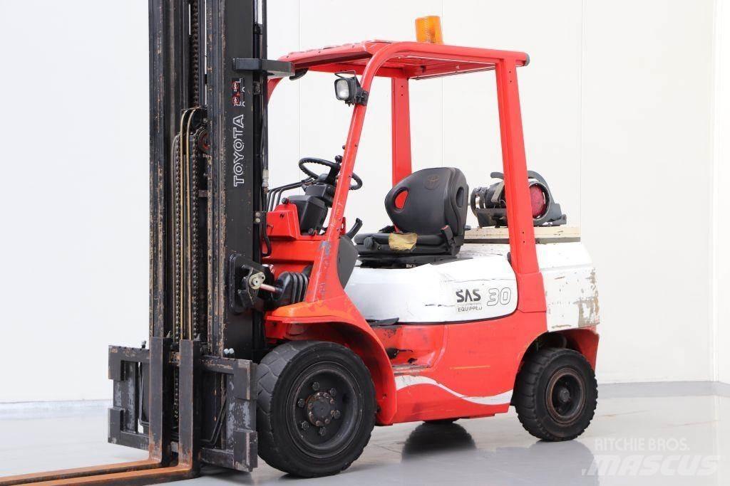 Toyota 02-7FGF30 Chariots GPL
