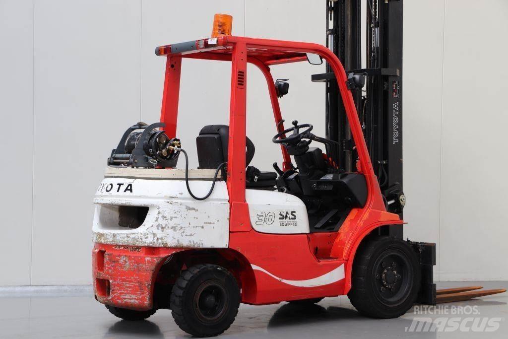 Toyota 02-7FGF30 Chariots GPL