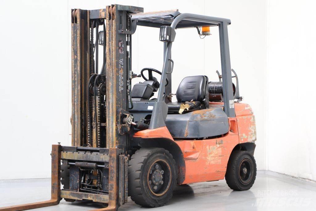 Toyota 02-7FGF30 Chariots GPL