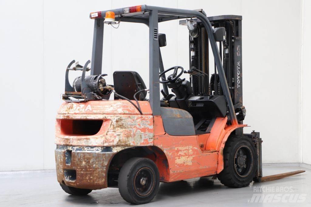 Toyota 02-7FGF30 Chariots GPL